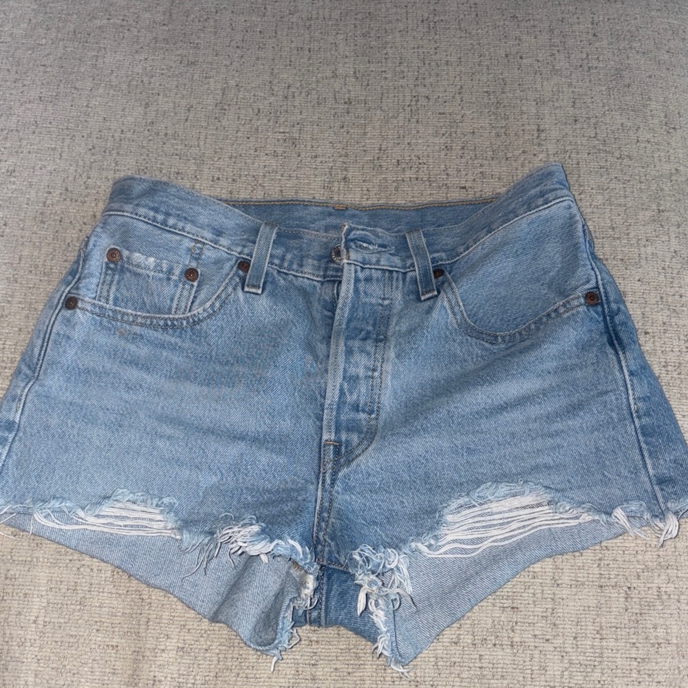 levi’s light wash denim shorts